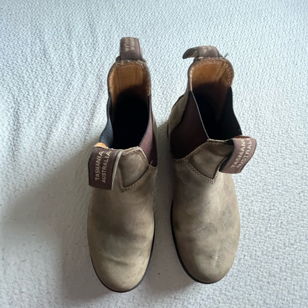 Blundstone Tan and Brown Ankle Boots